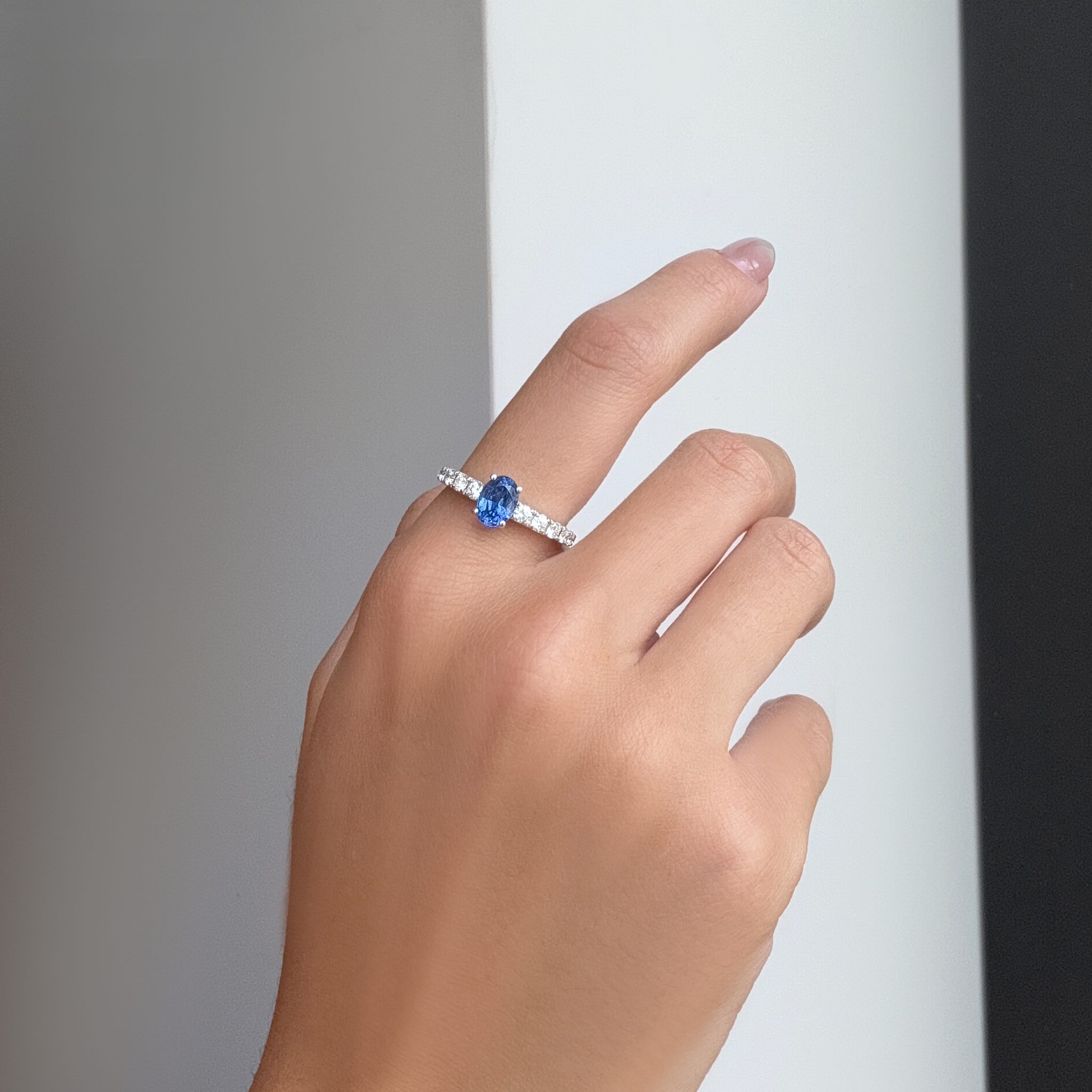 WHITE GOLD ENGAGEMENT RING