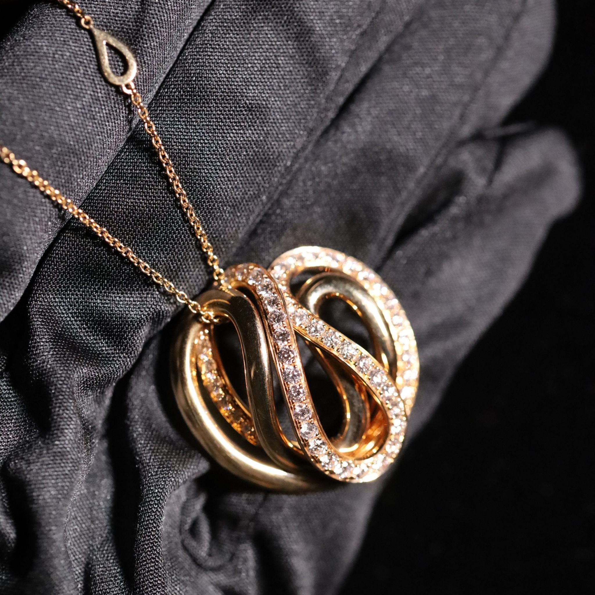 CLUSTER ROSE GOLD NECKLACE