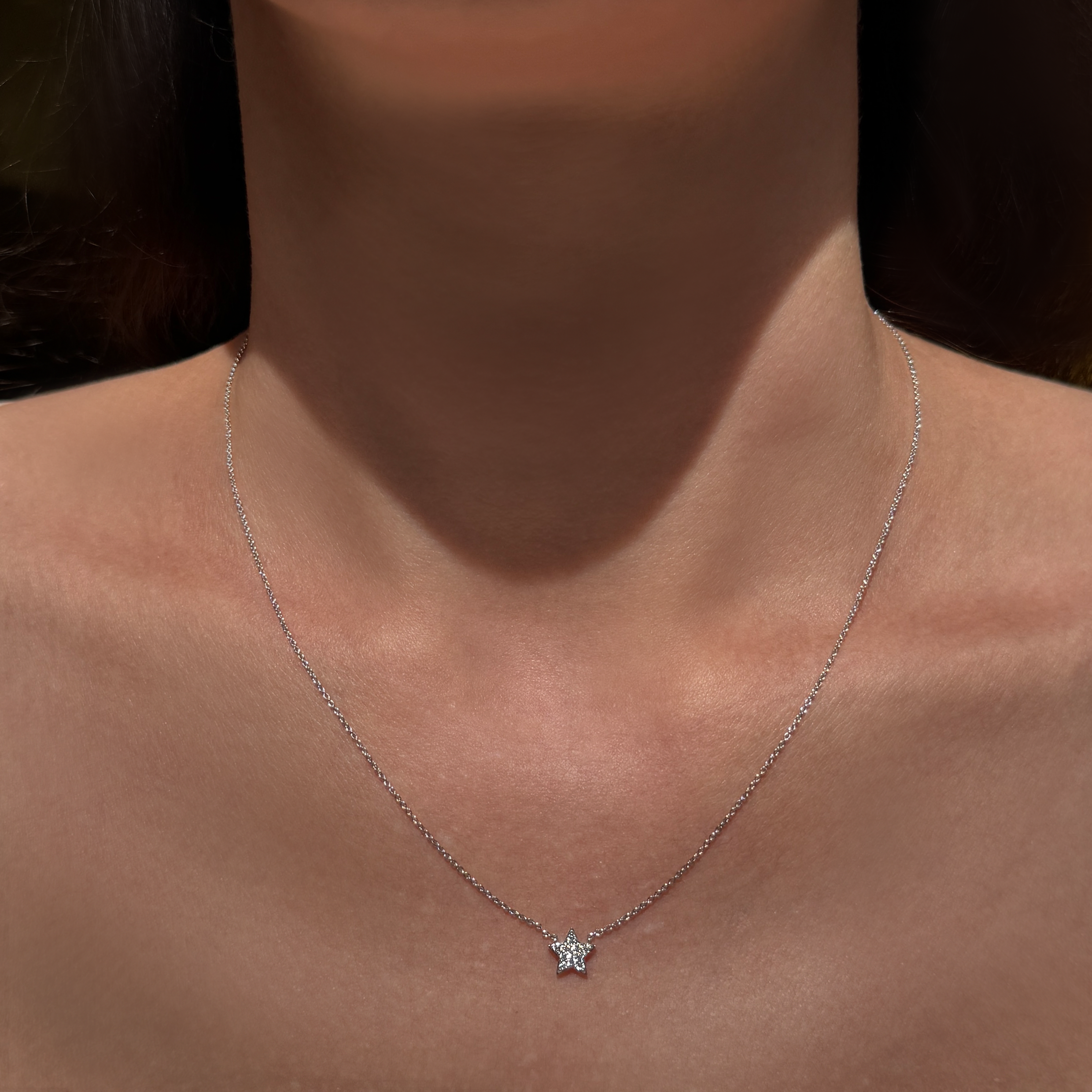 WHITE DIAMOND CLUSTER NECKLACE