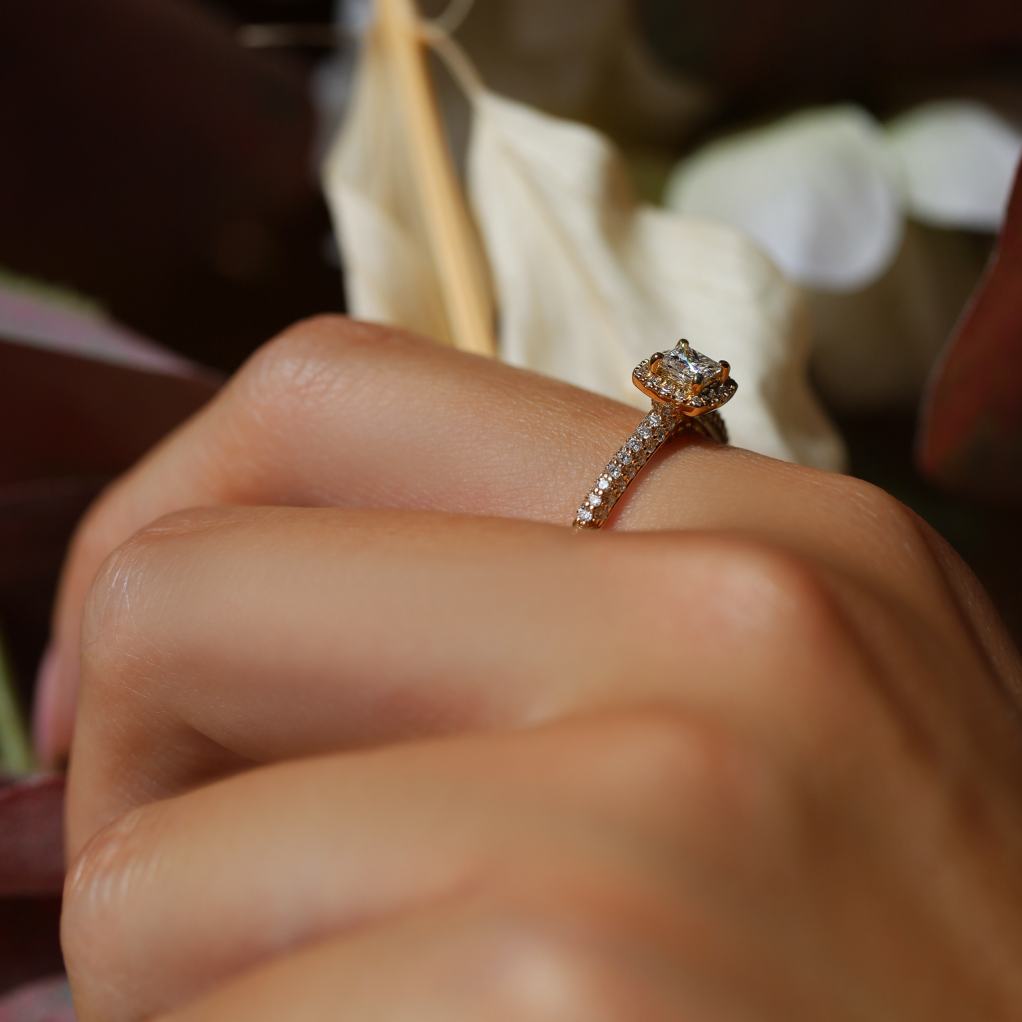 WHITE DIAMOND HALO RING