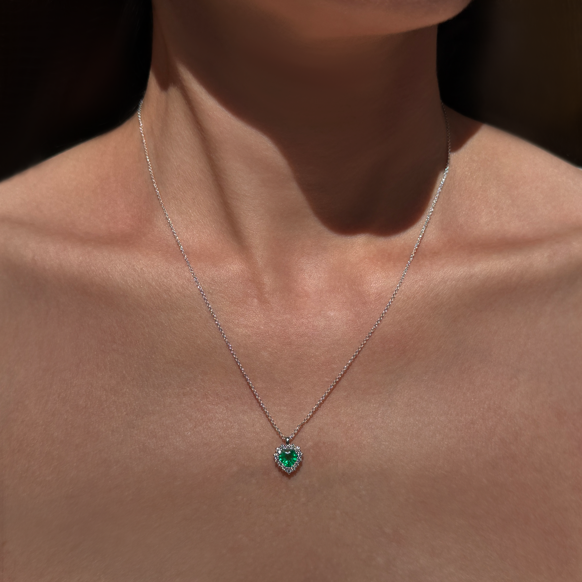 WHITE DIAMOND HALO NECKLACE