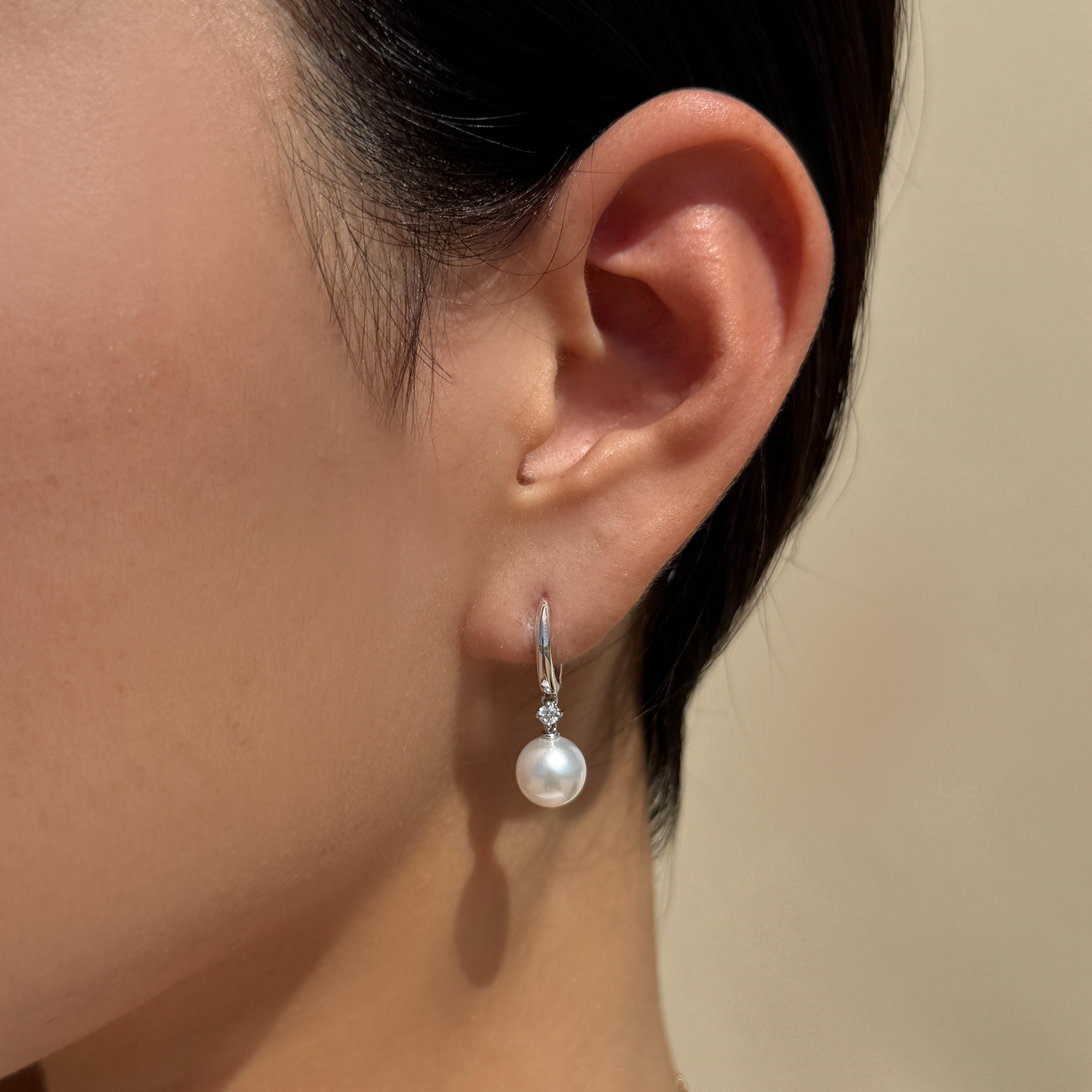WHITE GOLD DROP EARRINGS