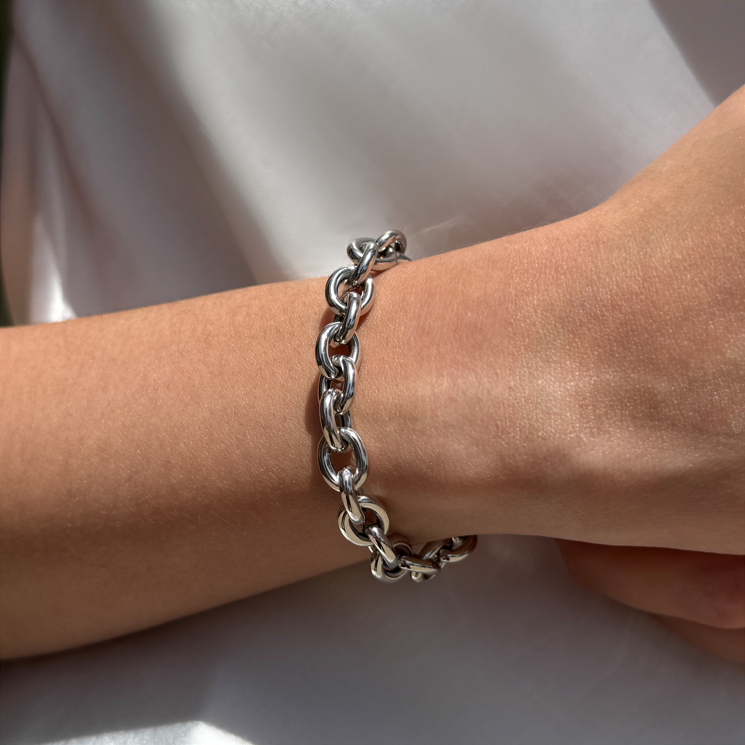 WHITE GOLD CHAIN BRACELET