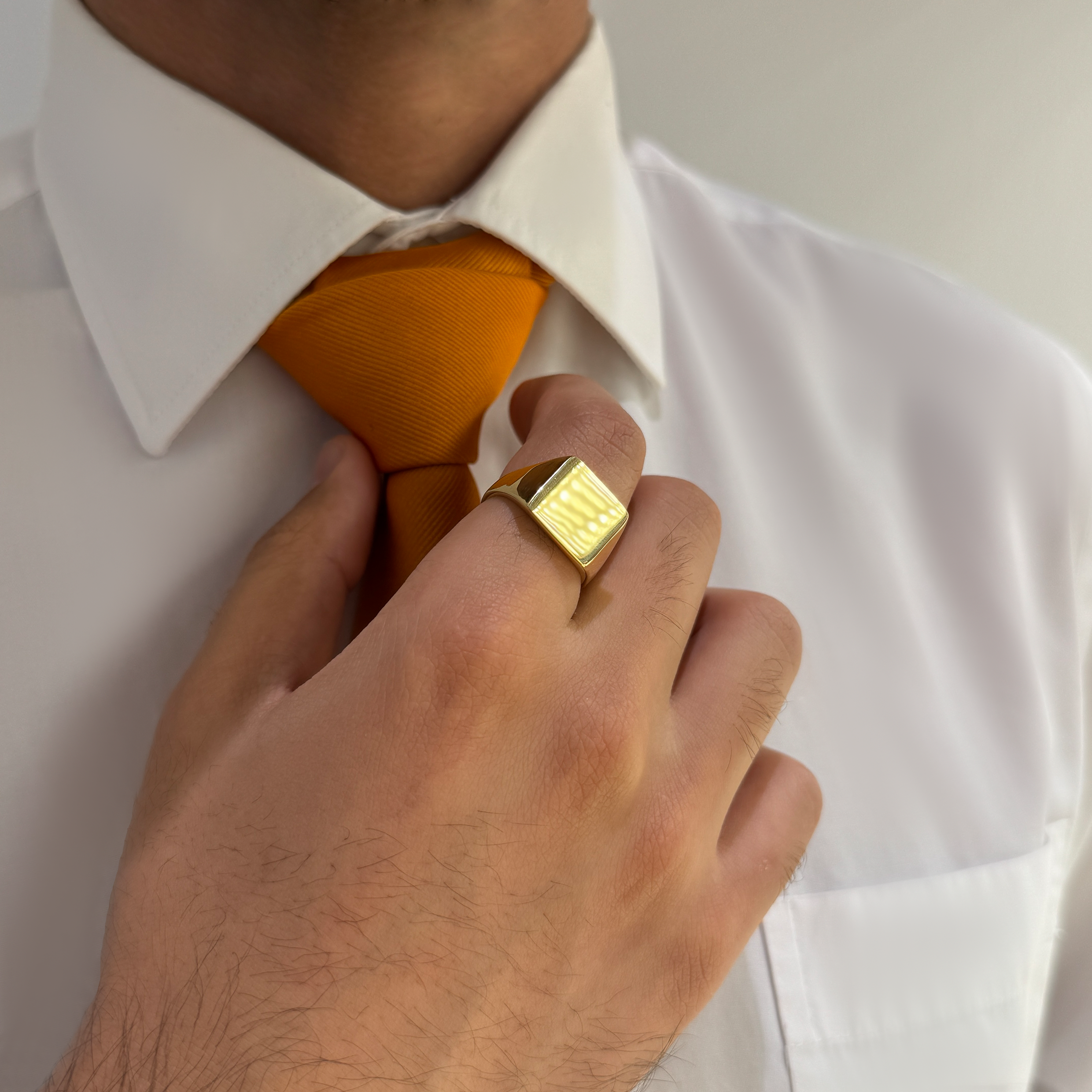 YELLOW GOLD SIGNET RING