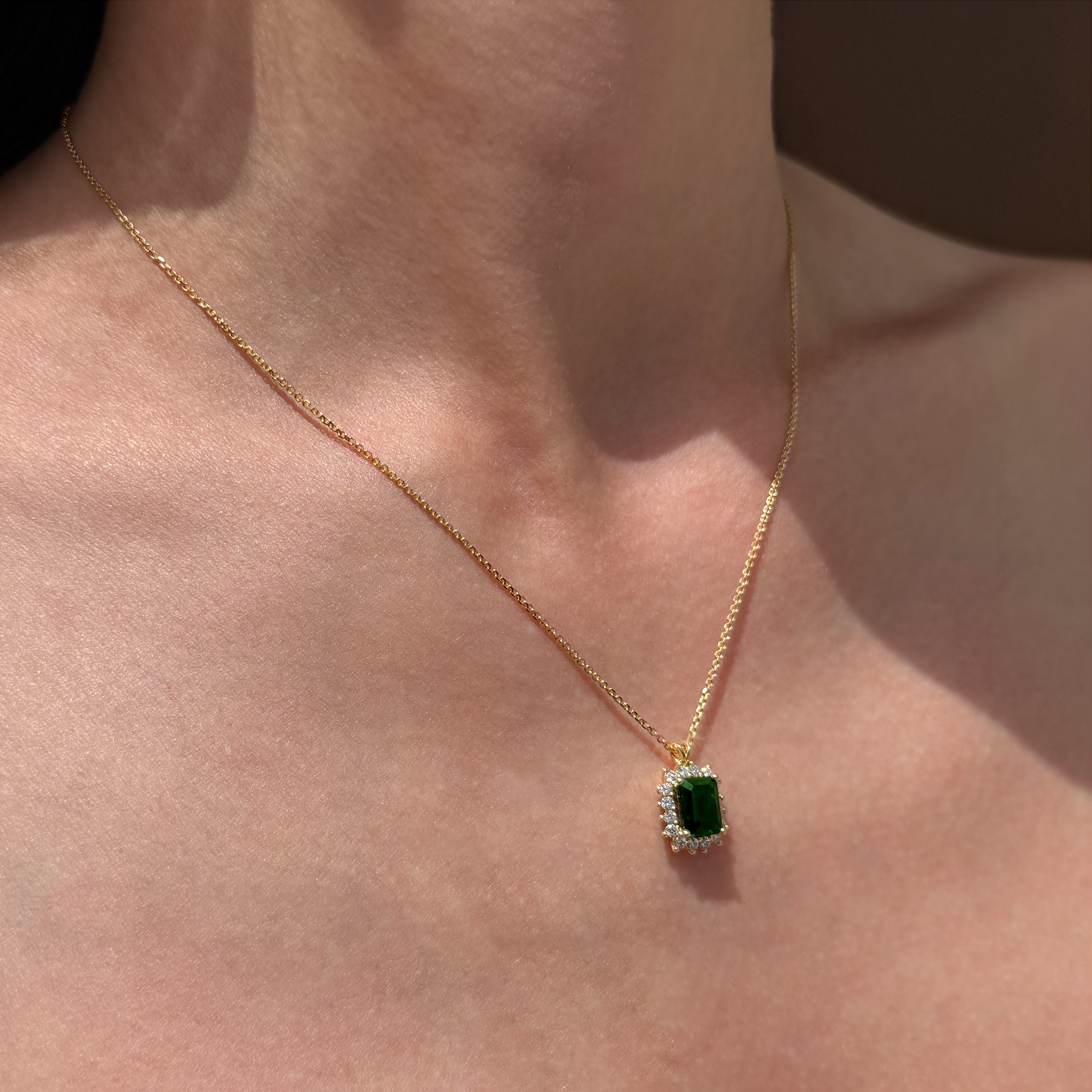 YELLOW GOLD HALO NECKLACE