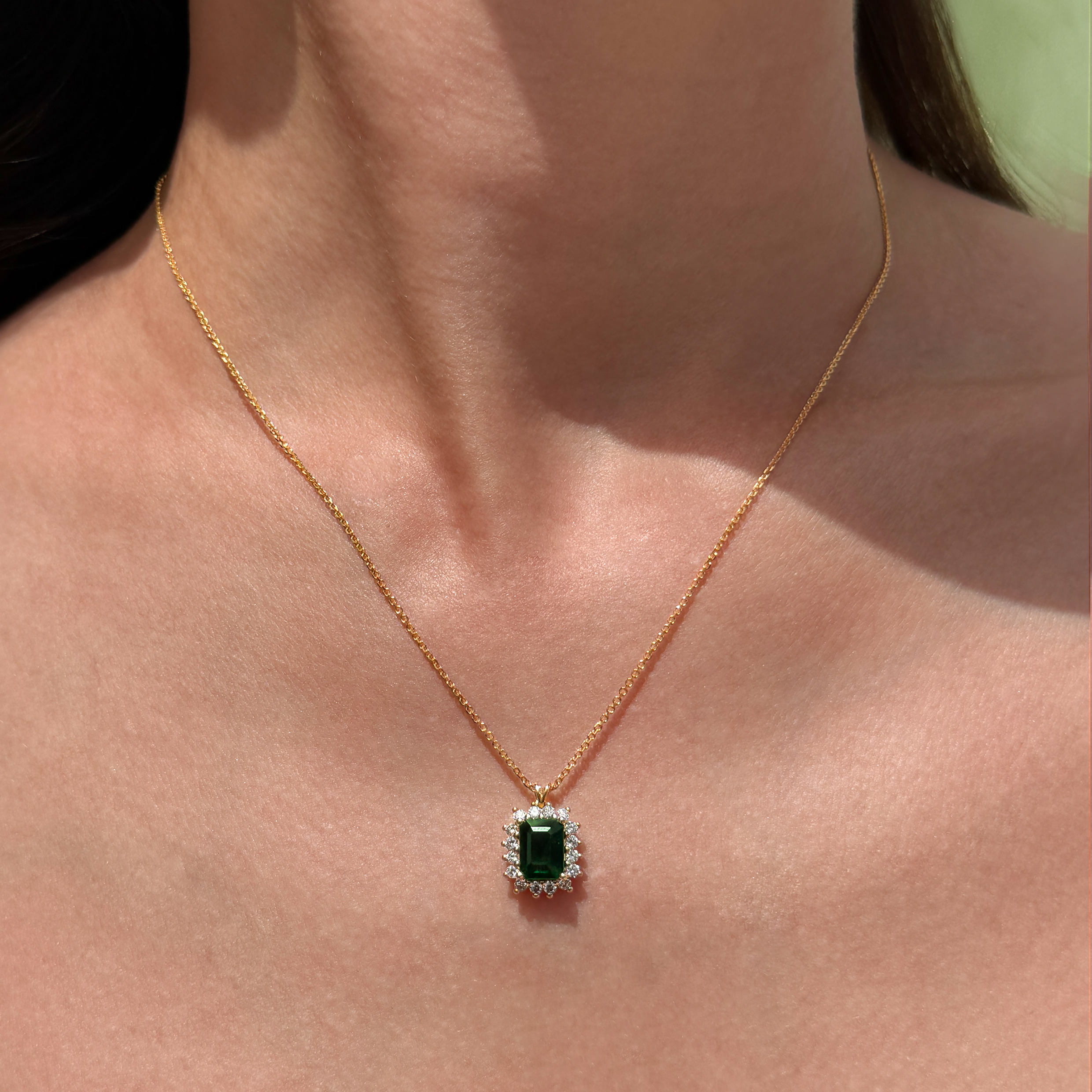 YELLOW GOLD HALO NECKLACE