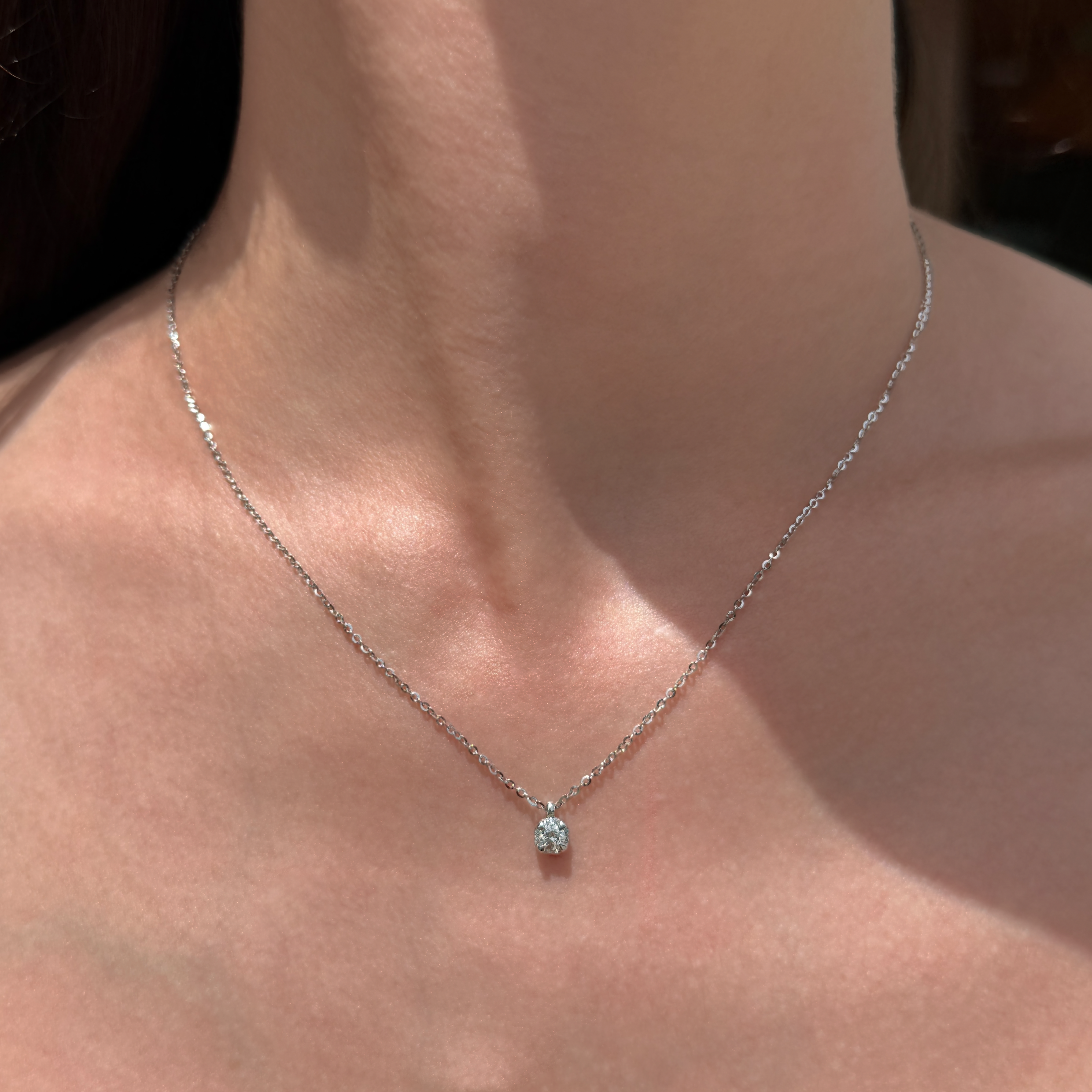 WHITE DIAMOND CLUSTER NECKLACE