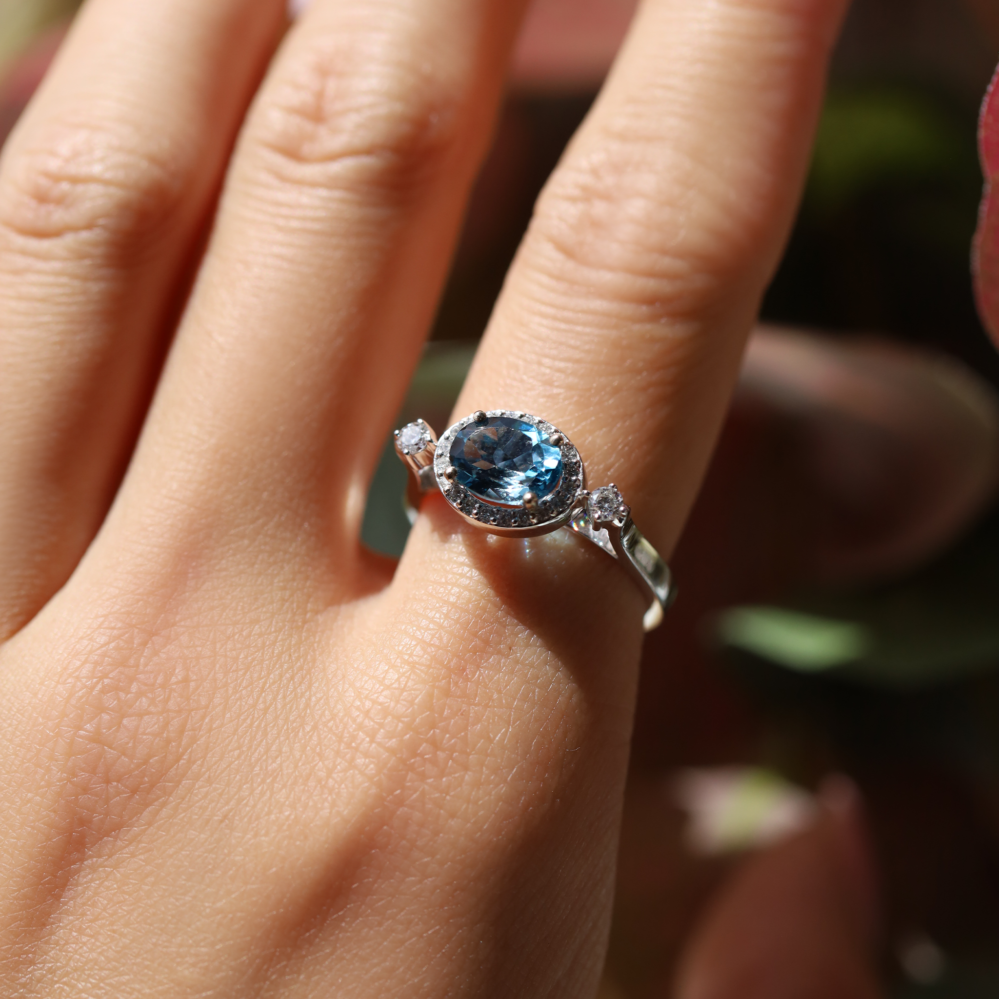 WHITE GOLD HALO RING