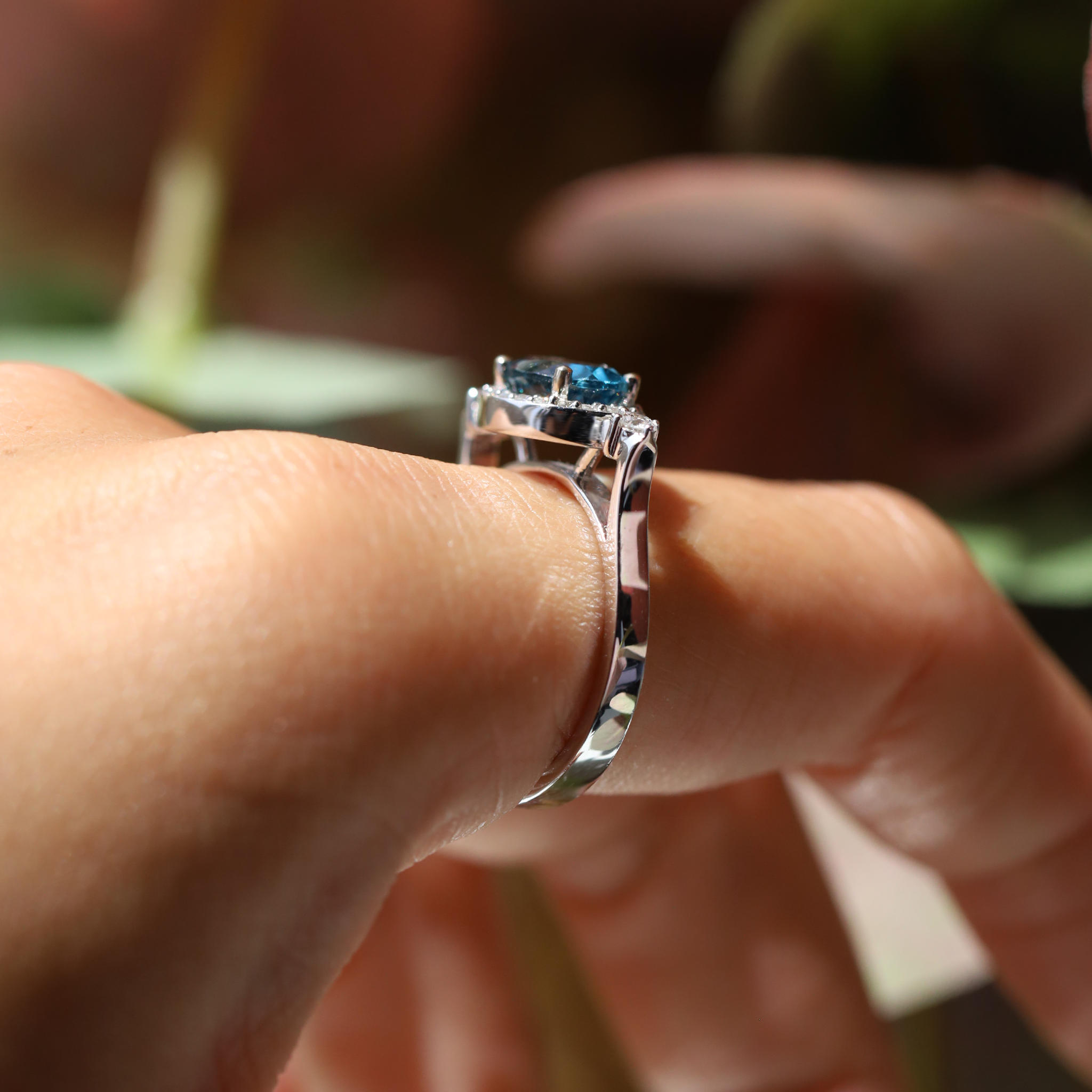 WHITE GOLD HALO RING