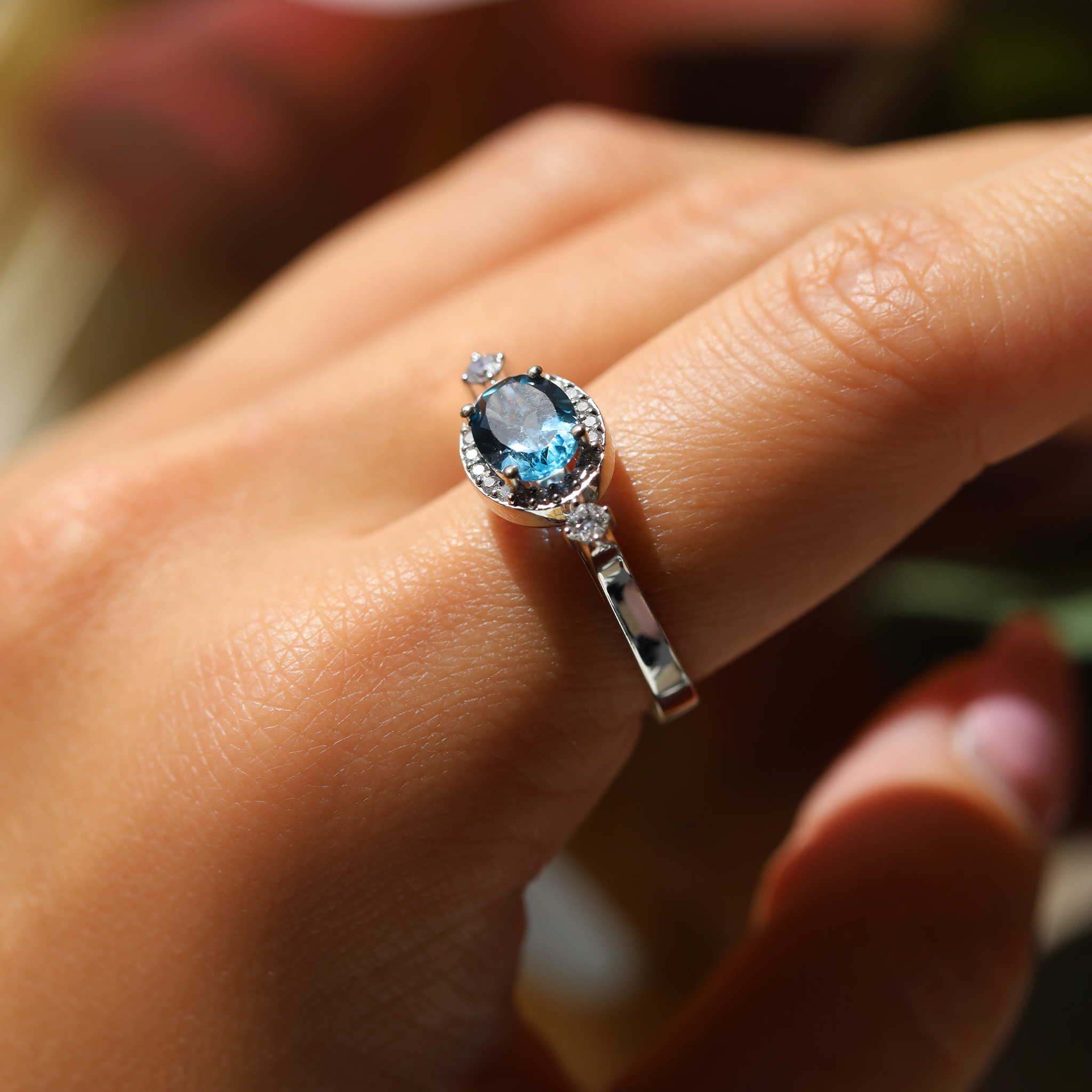 WHITE GOLD HALO RING