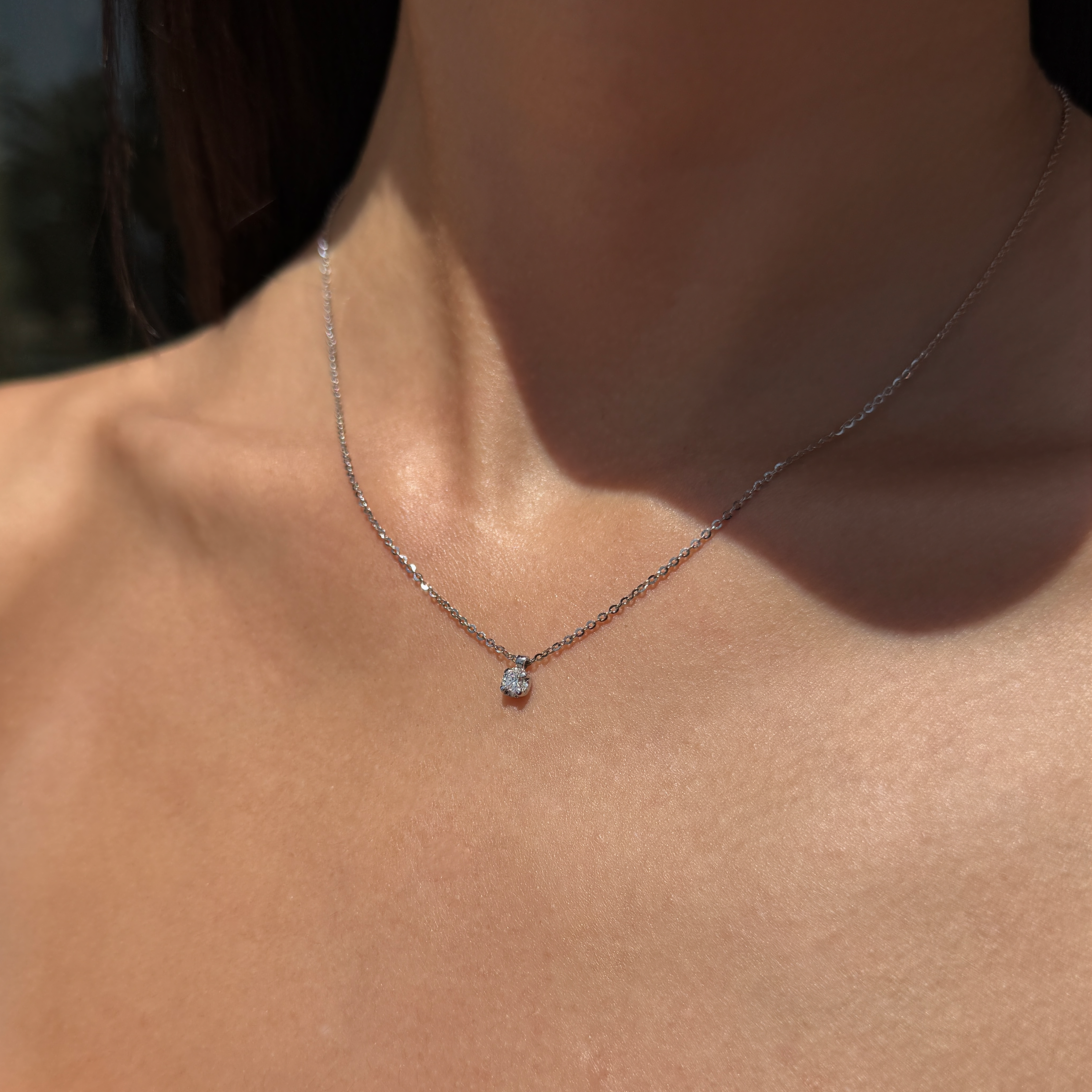 WHITE DIAMOND CLUSTER NECKLACE