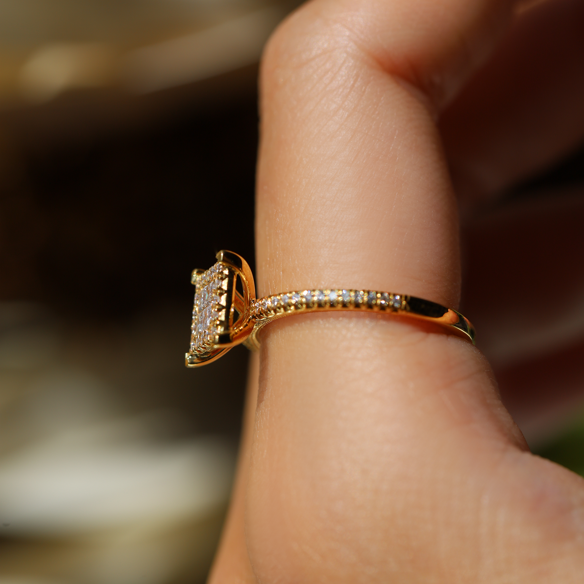 WHITE DIAMOND CLUSTER RING