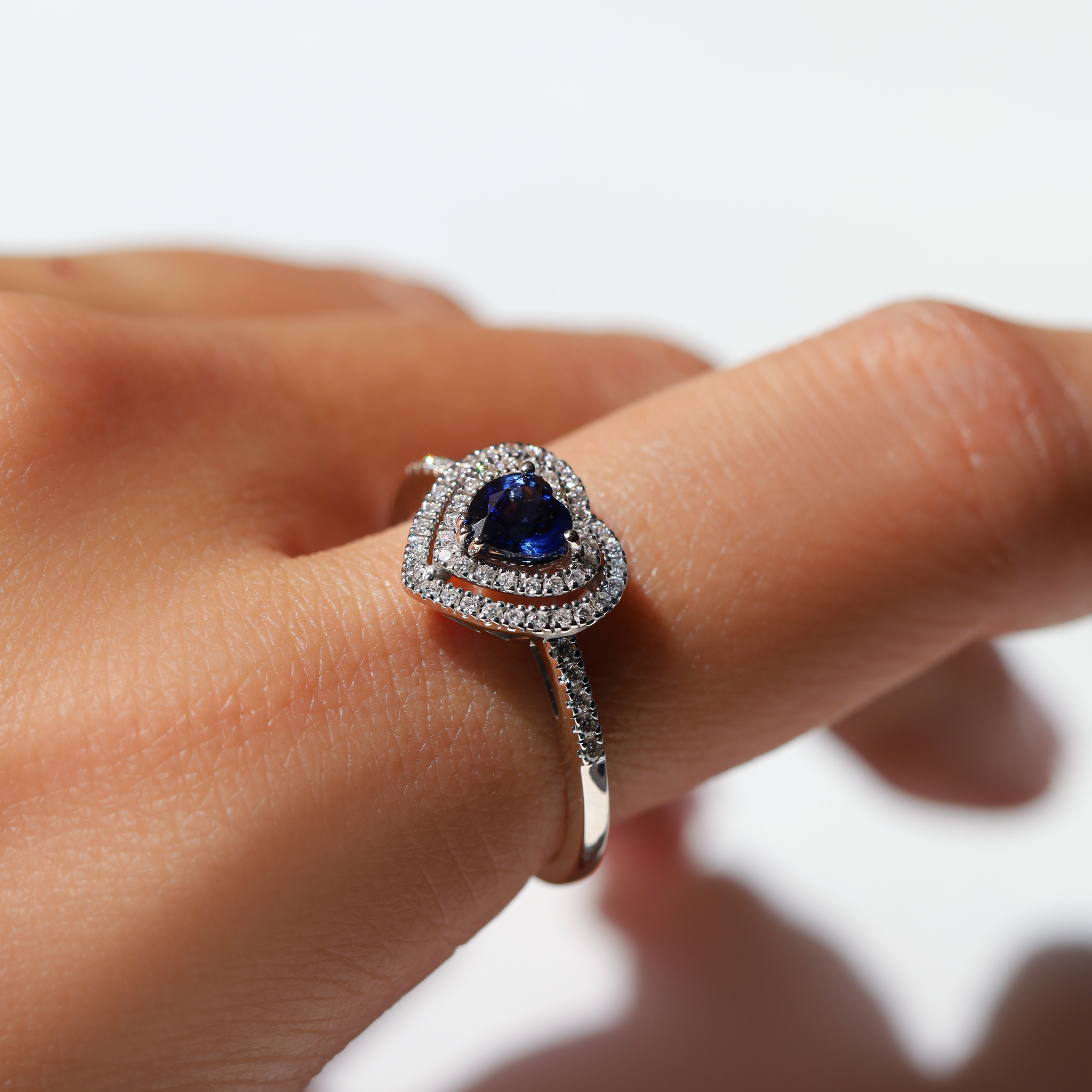 WHITE GOLD HEART RING
