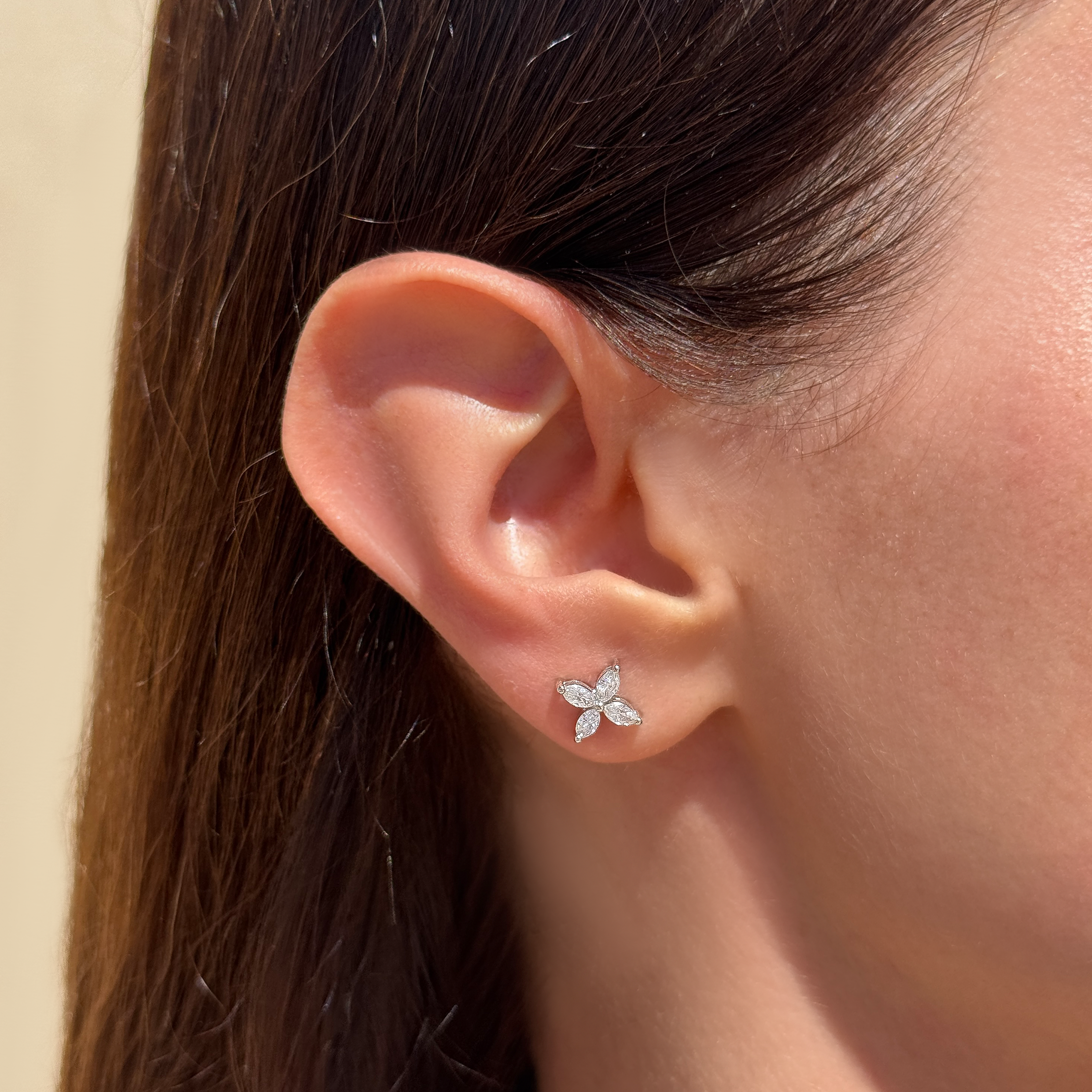 WHITE DIAMOND STUD EARRINGS