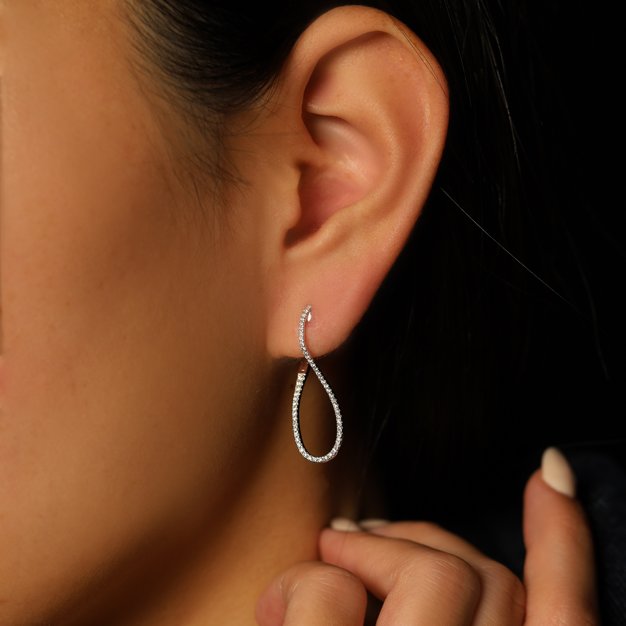 WHITE GOLD DROP EARRINGS