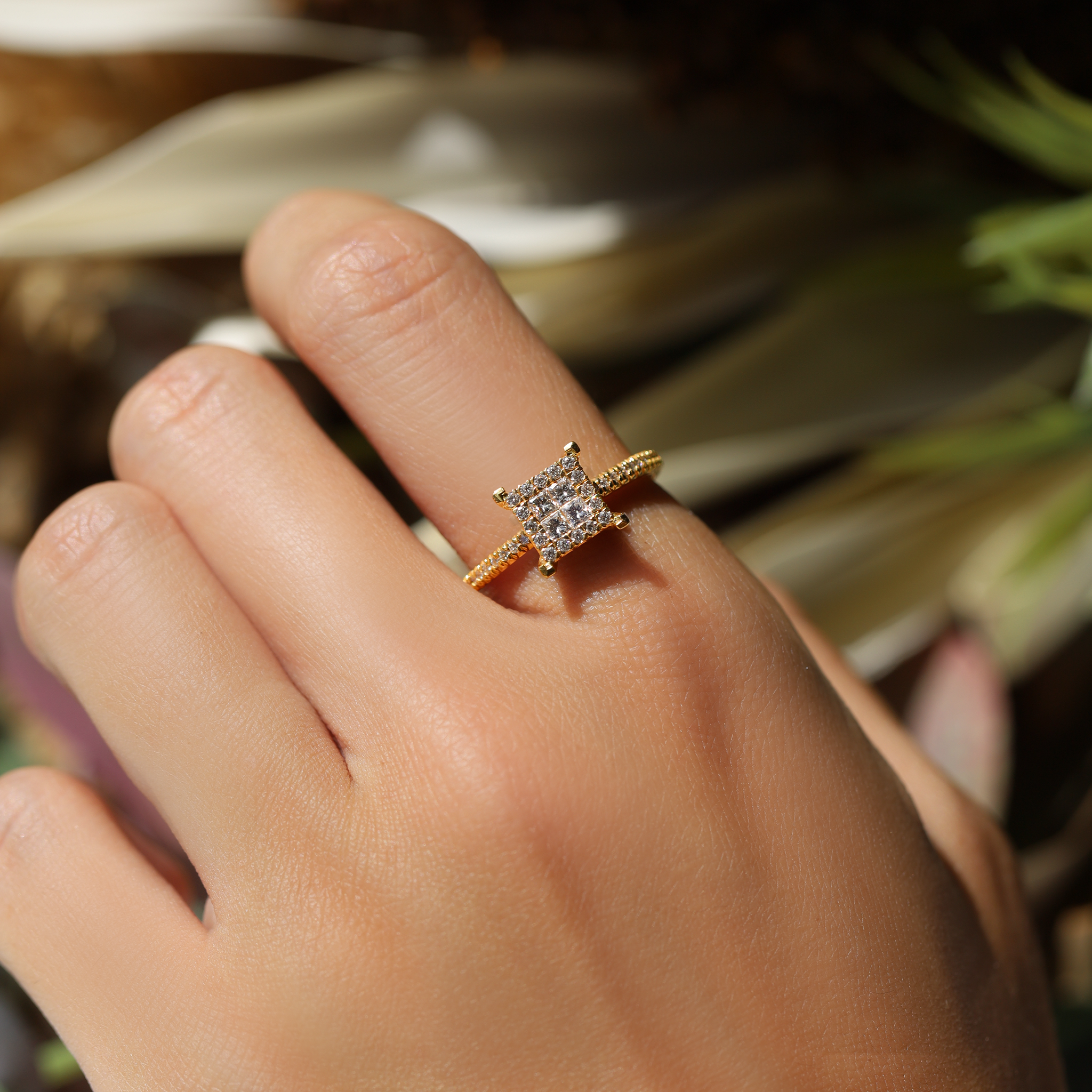 WHITE DIAMOND CLUSTER RING