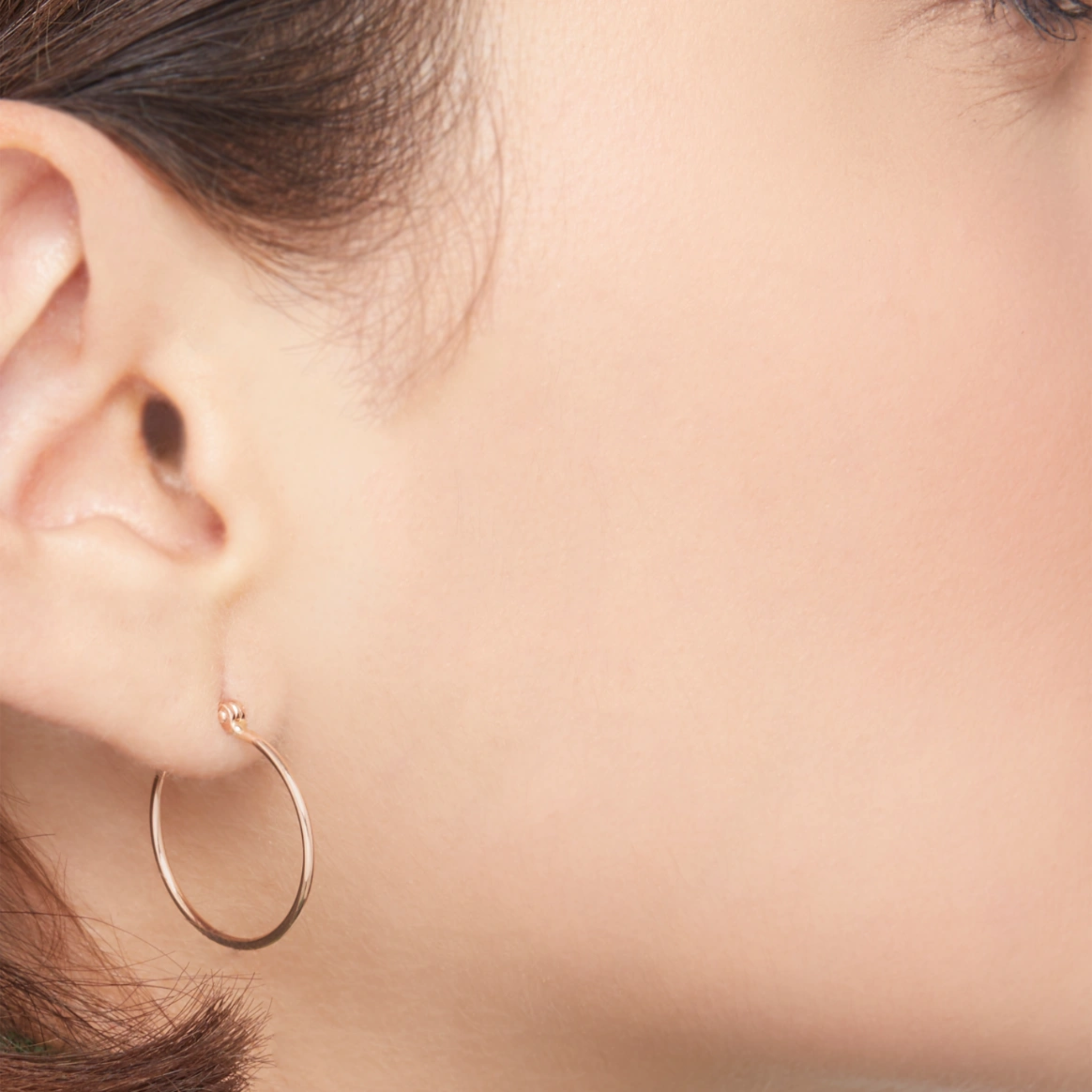 ESSENTIALS EARRING